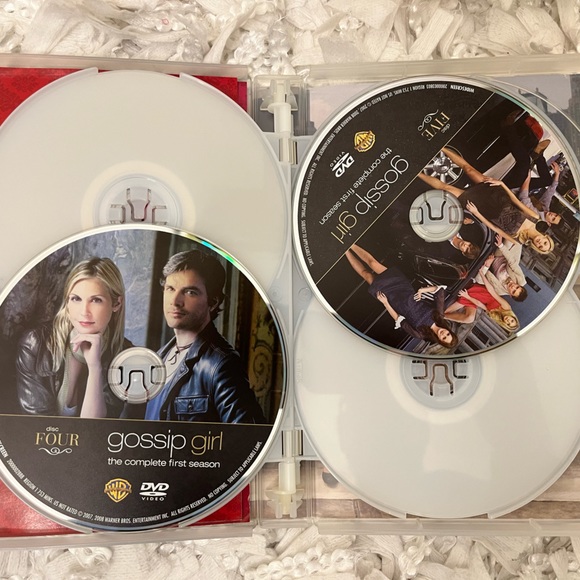 Gossip Girl Season 1 DVD - Picture 4 of 6